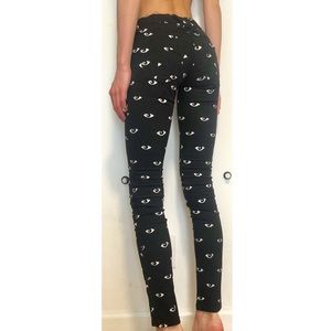 Black skinny jeans w. eye design